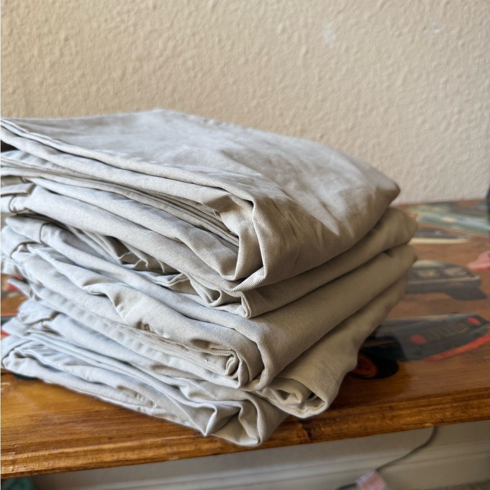 GAP Slim Fit Khaki Pants, size 29/34 .5 pairs of elastin material